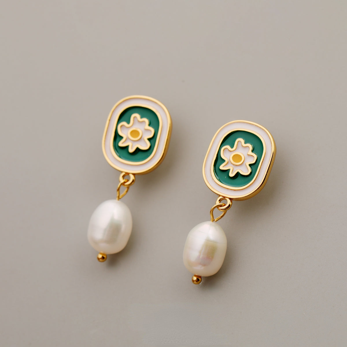 ALODIA EARRING IN BRASS WITH 18K GOLD FINISH ENAMEL AND BAR0QUE PEARLS