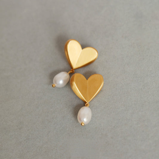 ALODIA  LOVE EARRING IN BRASS WITH 18K GOLD FINISH AND BAR0QUE PEARLS 