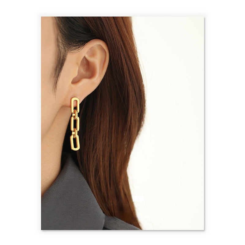 ALODIA  EARRING IN BRASS WITH 18K GOLD FINISH 